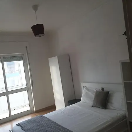 Double With Private Bathroom Alloggio in famiglia Arrentela