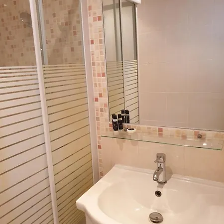 Alloggio in famiglia Double With Private Bathroom